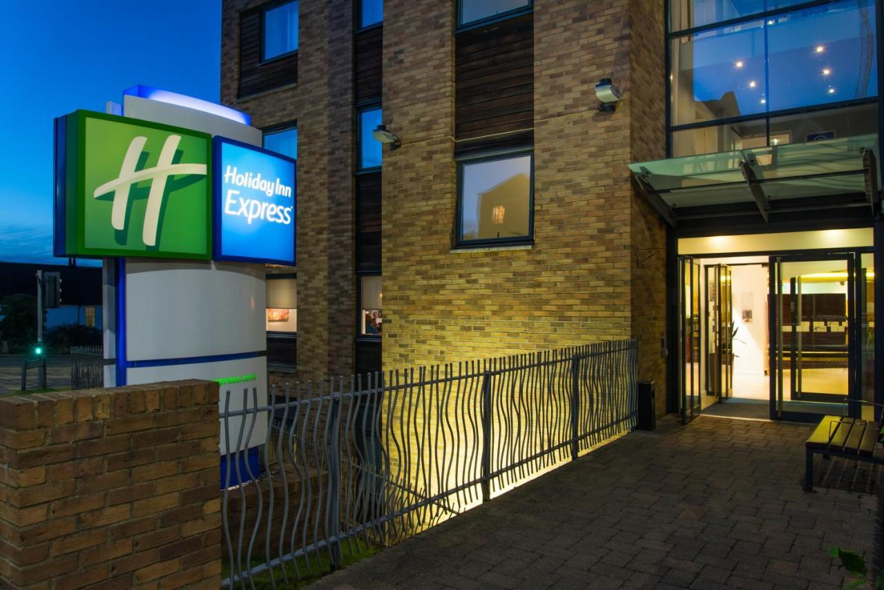 Holiday Inn Express Hemel Hempstead, An Ihg Hotel Exterior foto